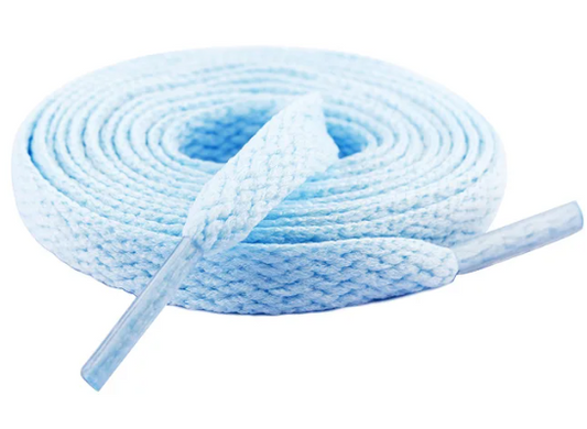 Světle modré tkaničky